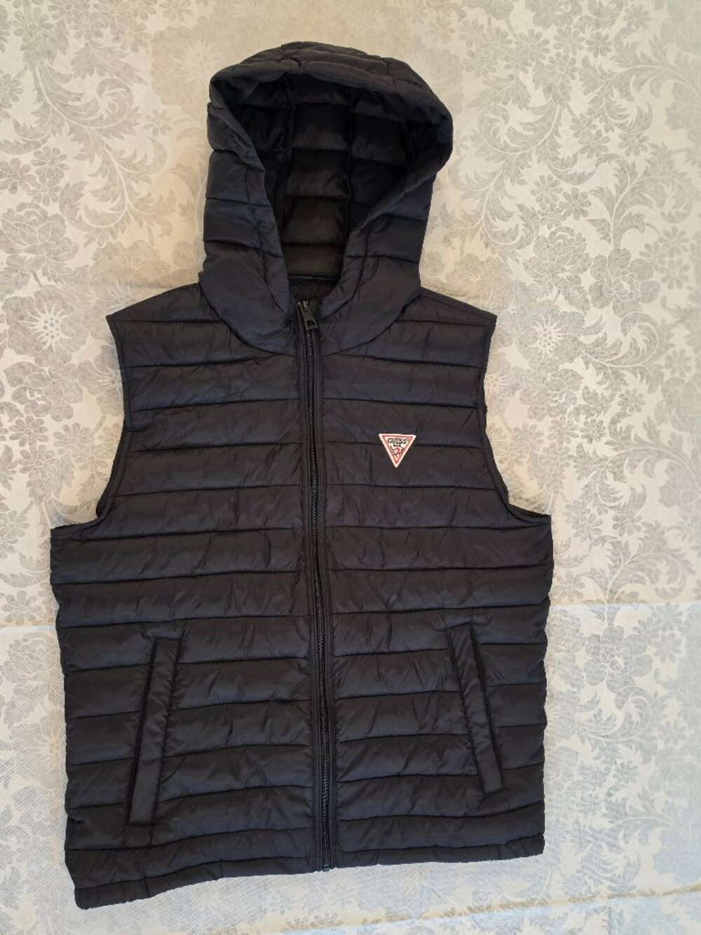 GUESS Men’s Hooded Puffer Vest Black Size Medium Quilted Full-Zip 119RN070